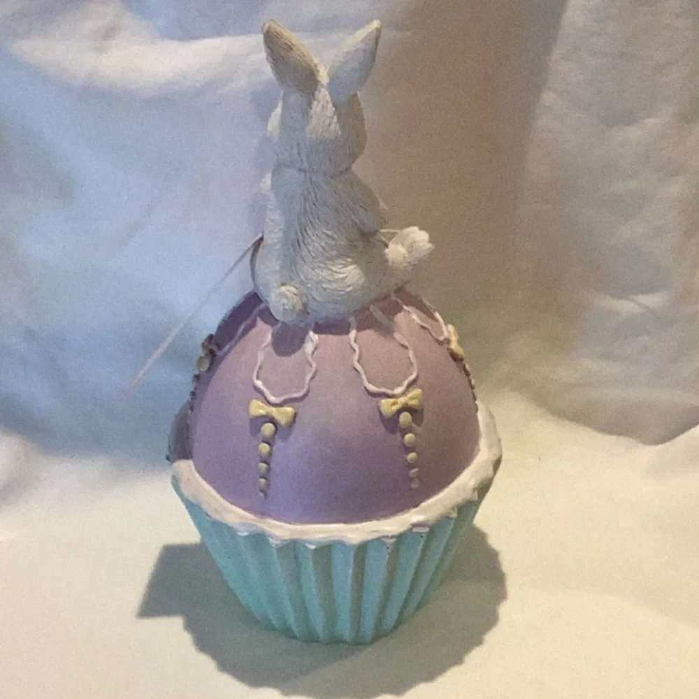 cupcakes & cashmere brand new